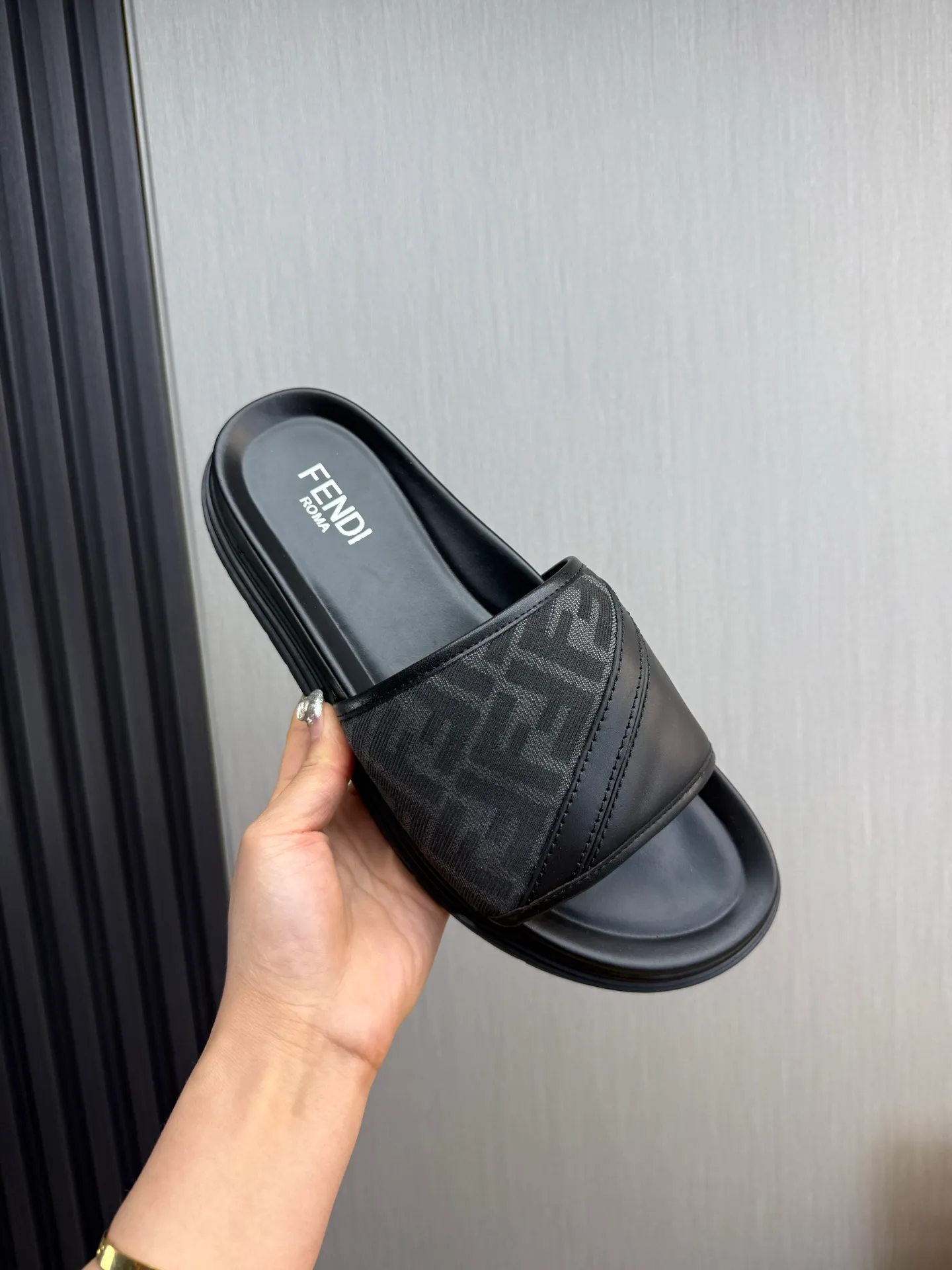 Men's shoes 💰400💰 Fendi men's slippers, made one to one on the FENDI official website, sizes 38-45 45 46 🉑️Customized!